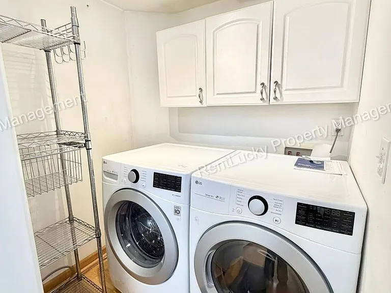 1612 Markham Ave NE — Photo 6