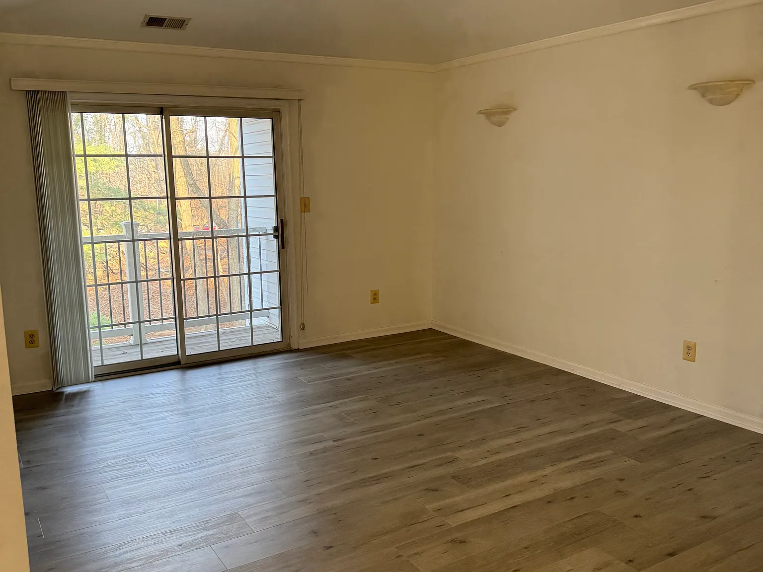 1038 Waterford Dr — Photo 4