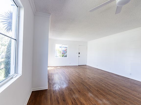 3rd image of 3201 S Barrington Ave #A