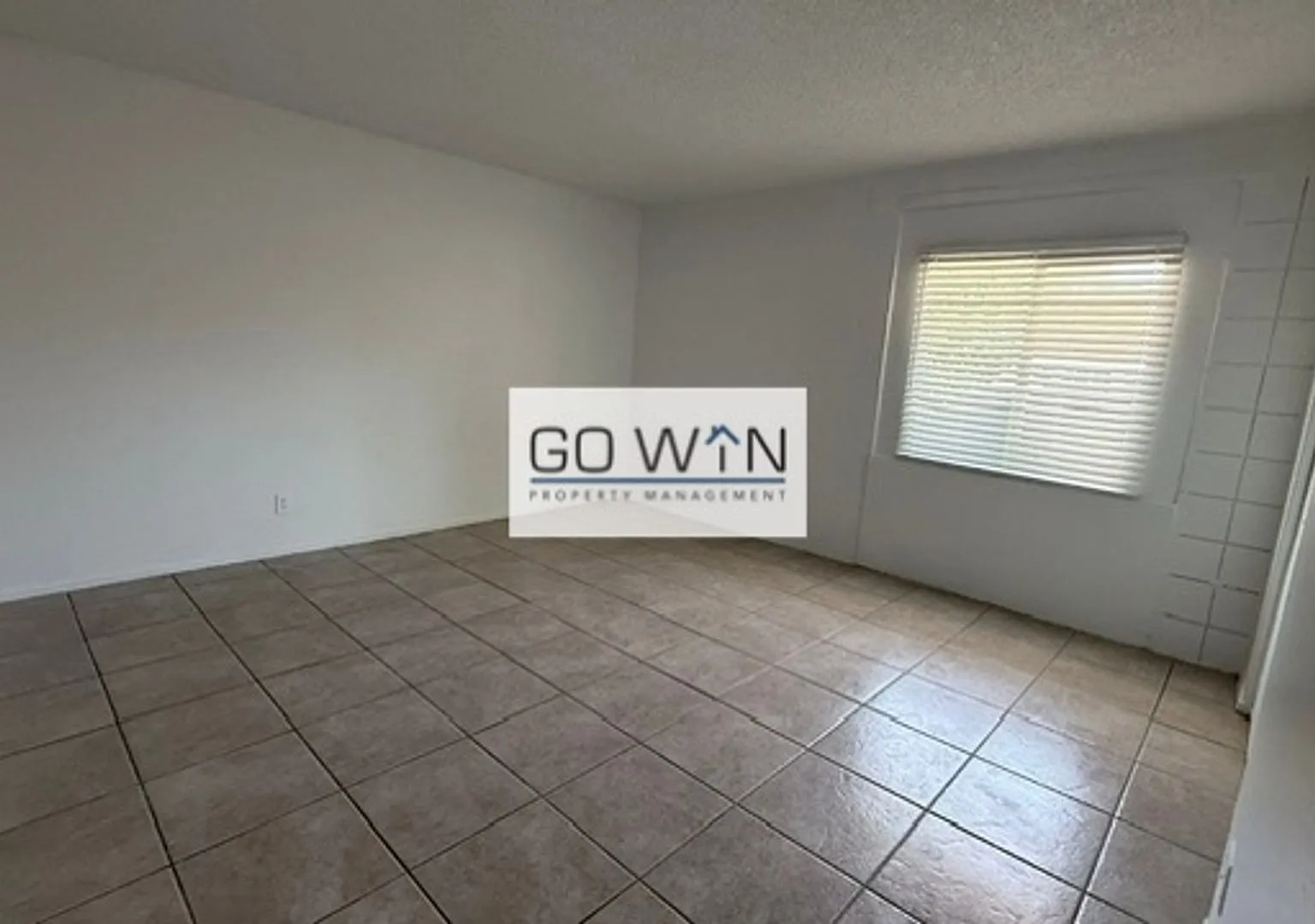 2018 W Cactus Rd — Photo 2