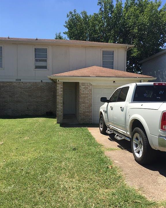 1st image of 1009 NW Summercrest Blvd APT B