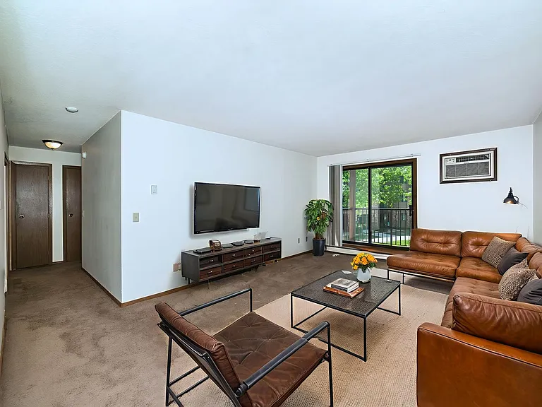 **Limited Time Special! Up to 3 Months Free Rent — Photo 12