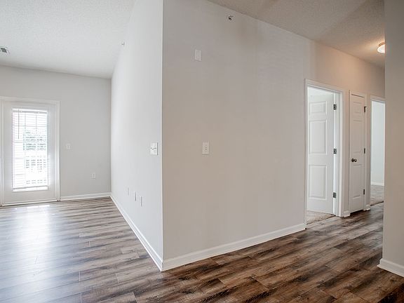 5th image of 531 McKenna Cir
