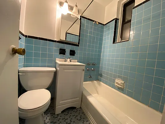 Rented by Mdrn Residential | media 7