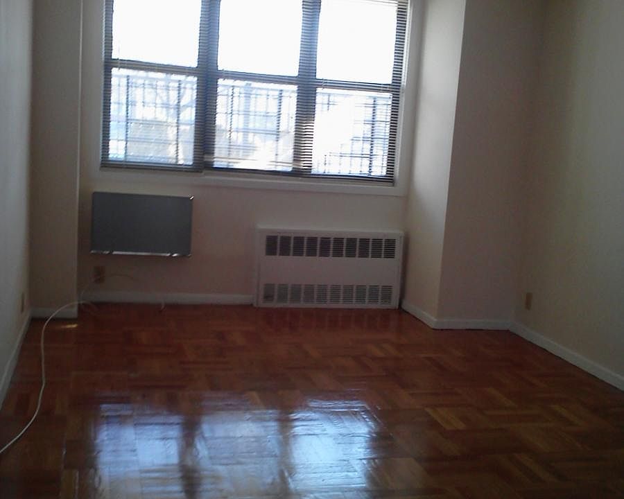 1st image of 79 Avenue O APT A4