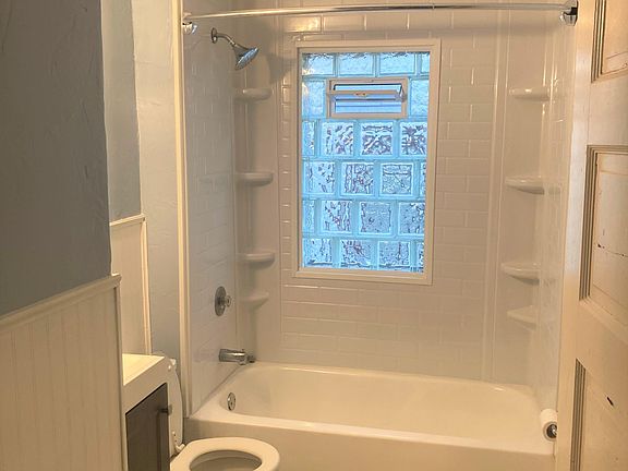 5th image of 1323 Beach Ave #1