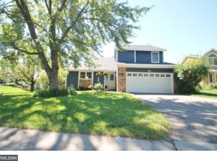 90 Hunters Ct, Chanhassen, MN 55317