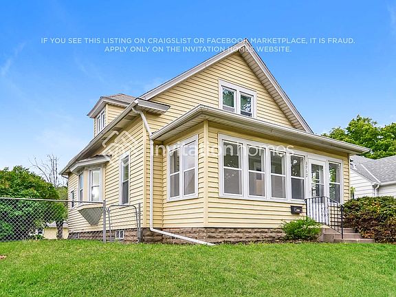 5th image of 3962 Van Buren St NE