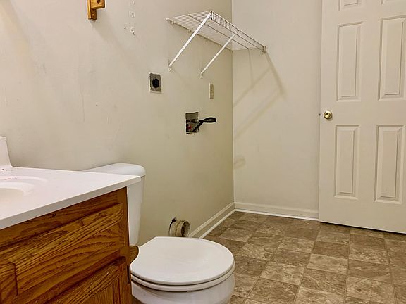 4th image of 211 McDaniel Ave #10