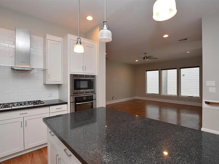 1538 W 23rd St #C — Photo 9