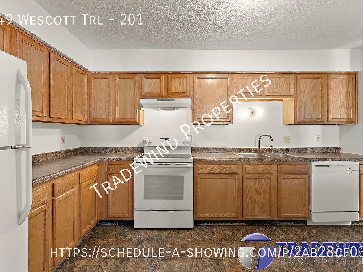 Spacious 3 Bed 2 Bath Condo — Photo 2