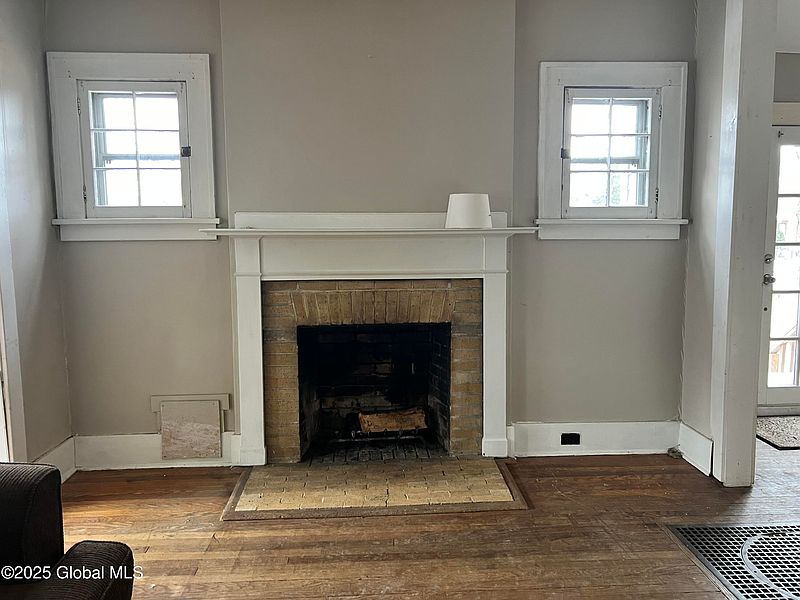 5th image of 91 Seaman Avenue
