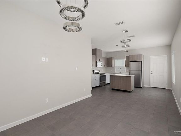 4th image of 3300 Frio Ave #1