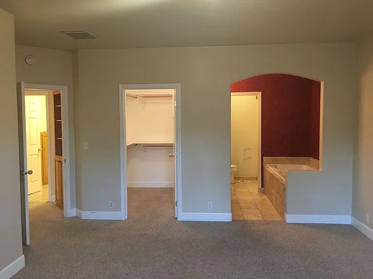 2057 Berwin Ln — Photo 23