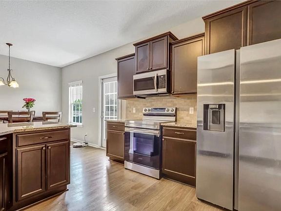 4th image of 152 Summer Hill Dr