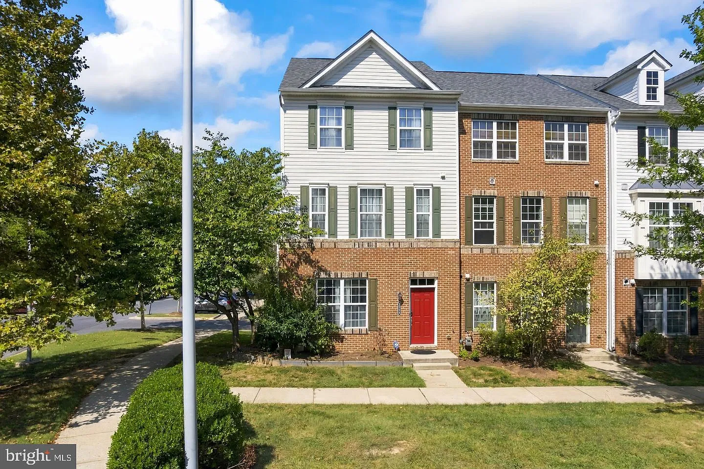 3 bed, 4.0 bath, 1520 sqft, $3,300 — Photo 1