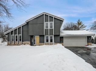 3368 S Acredale Dr, New Berlin, WI 53151