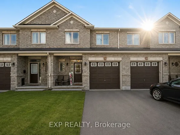 735 Regiment Ave, Ottawa, ON K2M 0E6