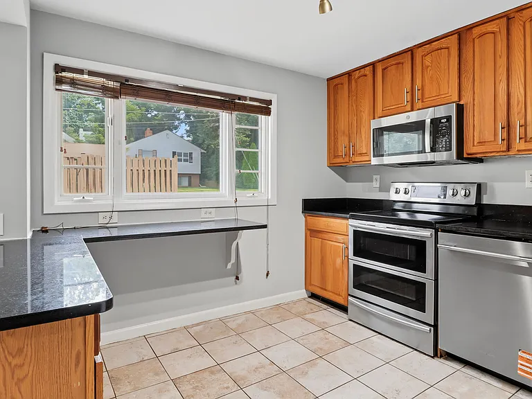 11419 Lund Pl — Photo 8