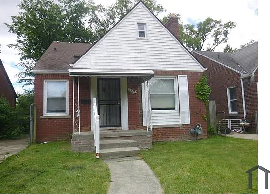 15240 Young St — Photo 1