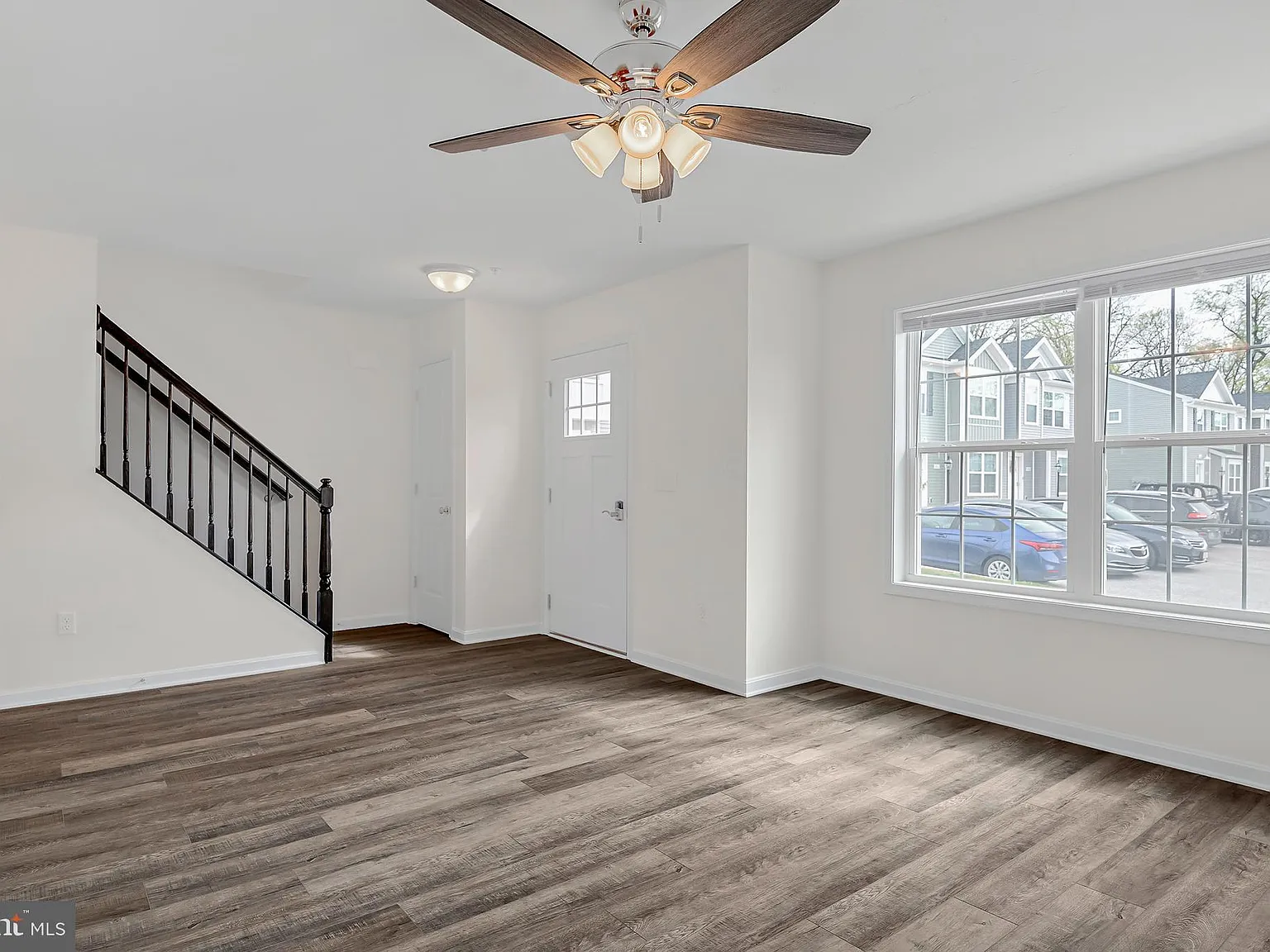 3 bed, 2.5 bath, 1252 sqft, $1,875 — Photo 3