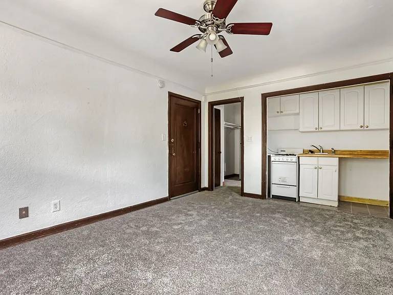960 Goodrich Ave — Photo 12