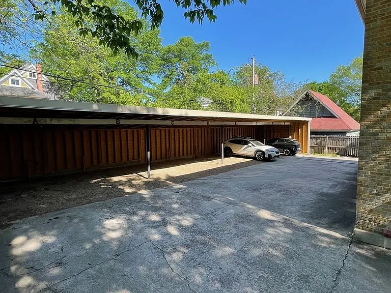 1406 Broadway St — Photo 3