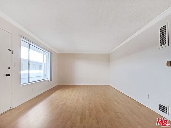 4th image of 440 Raymond Ave APT 9