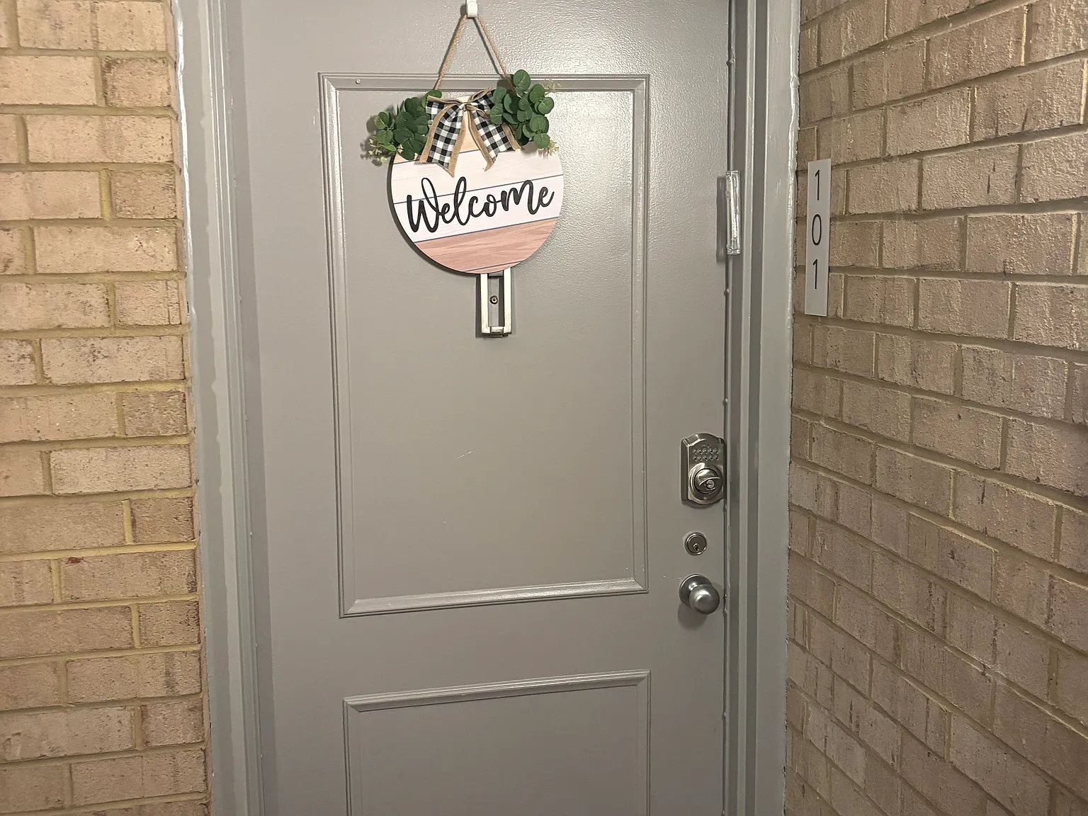 2 bed, 1053 sqft, $3,050 — Photo 1