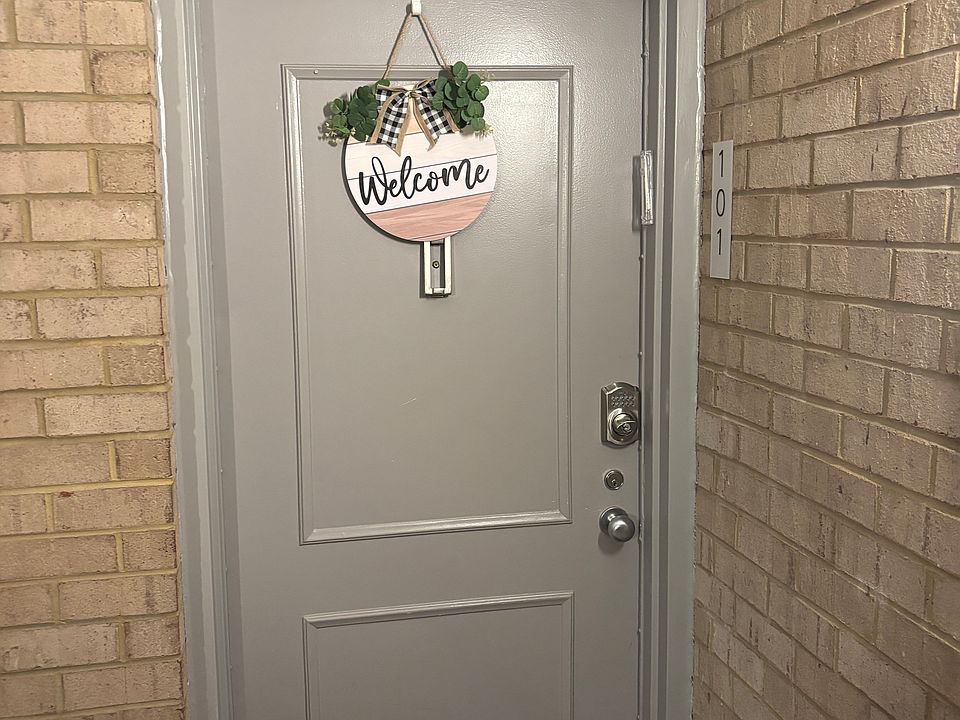 1st image of 8 Monroe St APT 101