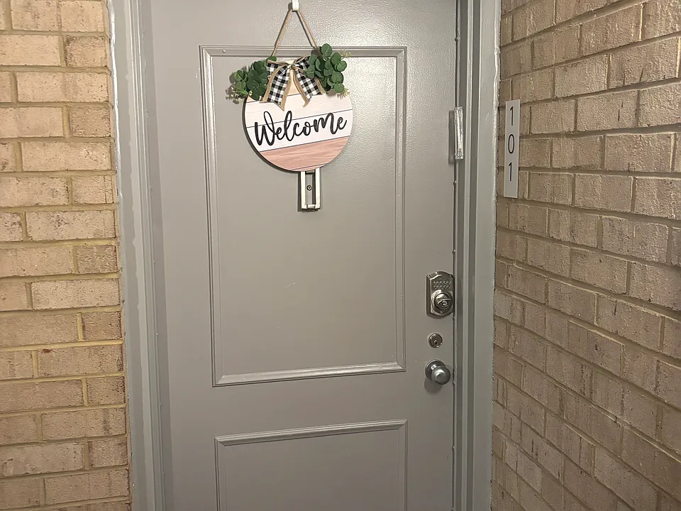 8 Monroe St #101