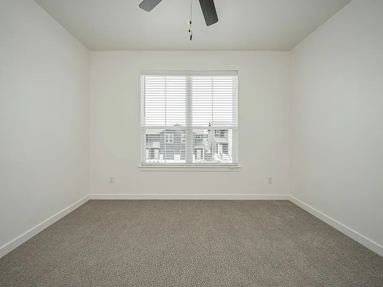 8434 Adelaide Dr — Photo 34
