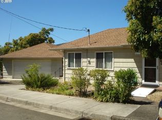 1728 SE Jackson St, Roseburg, OR 97470