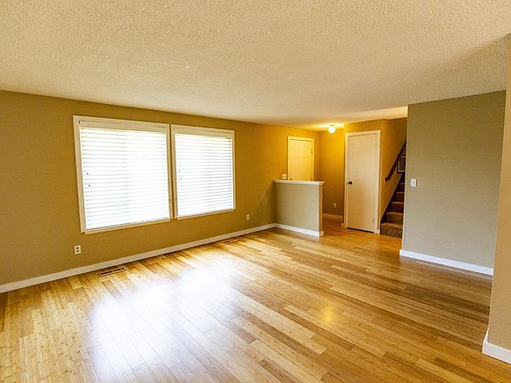 5th image of 4414 33rd St NE