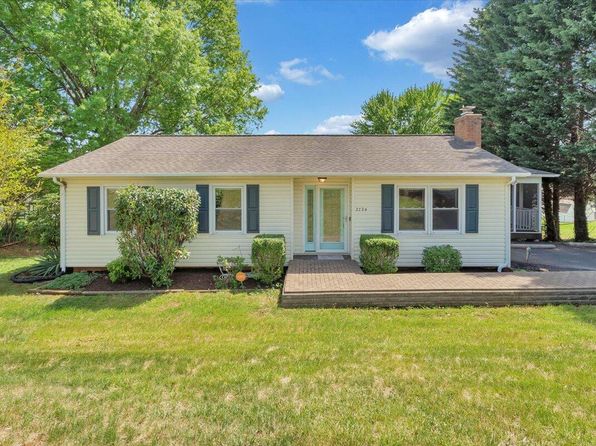 2724 Fletcher St, Salem, VA 24153