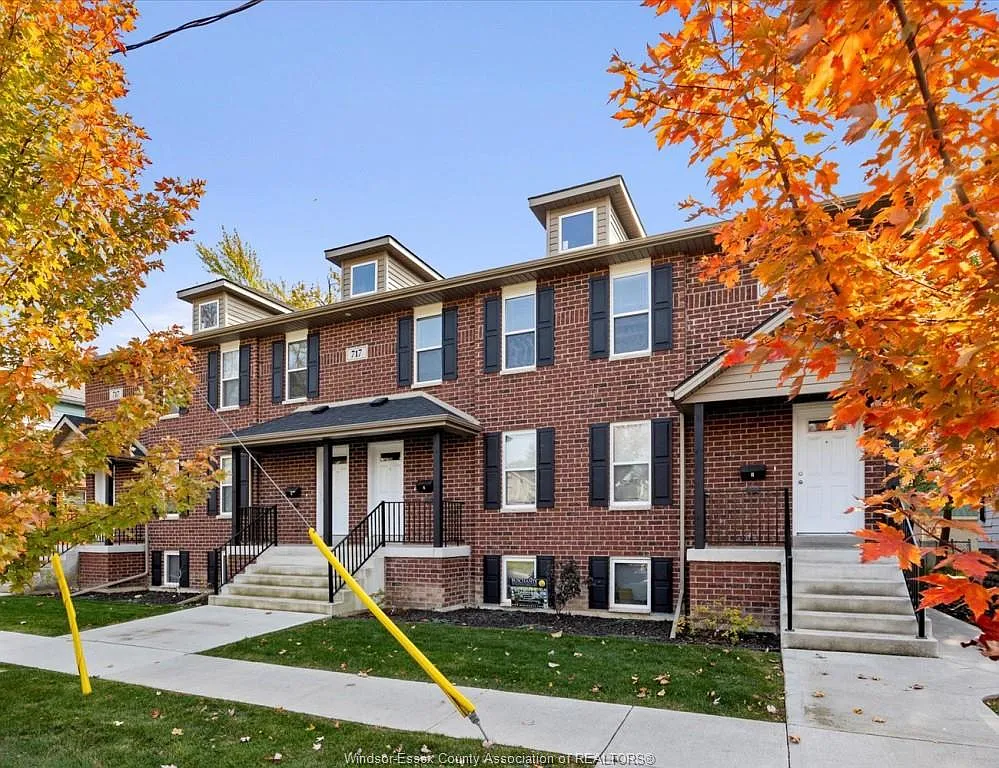 Building Photo - 717 Saint Antoine St #3
