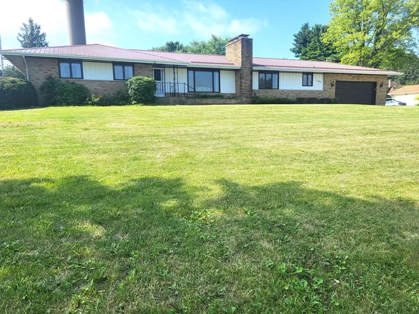 1003 N 4th St, Ashton, IL 61006