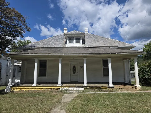 1289 Main St E, White Sulphur Springs, WV 24986