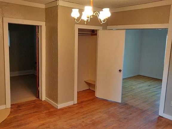 4th image of 715 W Adams St