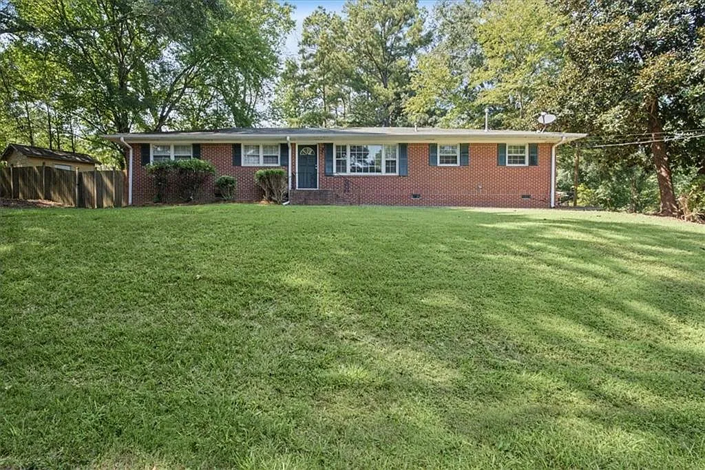 3 bed, 1.5 bath, 1425 sqft, $2,000 — Photo 2