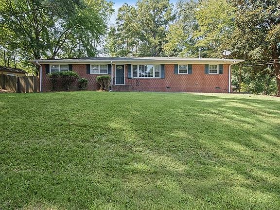 2nd image of 107 Pinecrest Cir