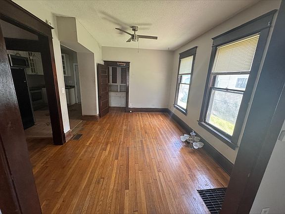 3rd image of 1051 McLean Ave