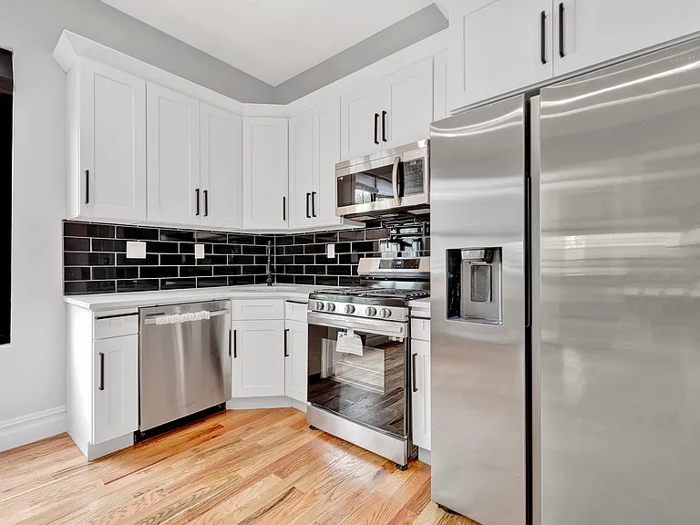 212 Highland Pl #1 — Photo 1