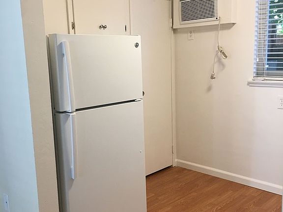 3rd image of 2711 P St APT 04