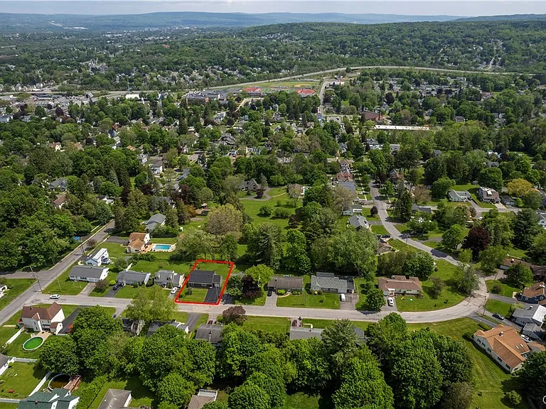 8 Terrace Hill Dr — Photo 8