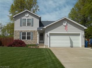 7048 Oak Tree Dr N, Lorain, OH 44053