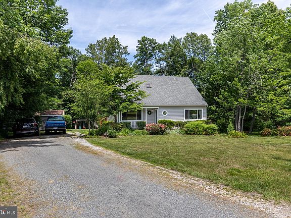 2nd image of 164 Oliver Ln