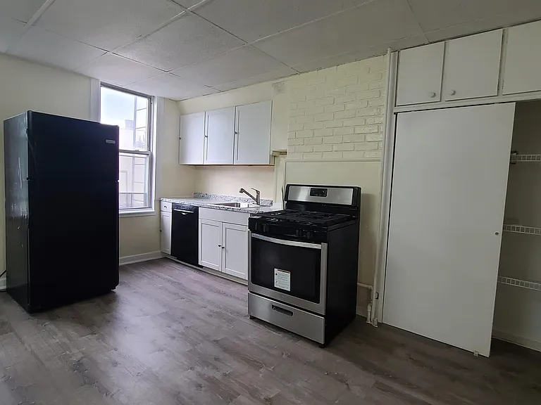 302 Summit Ave #1 — Photo 6