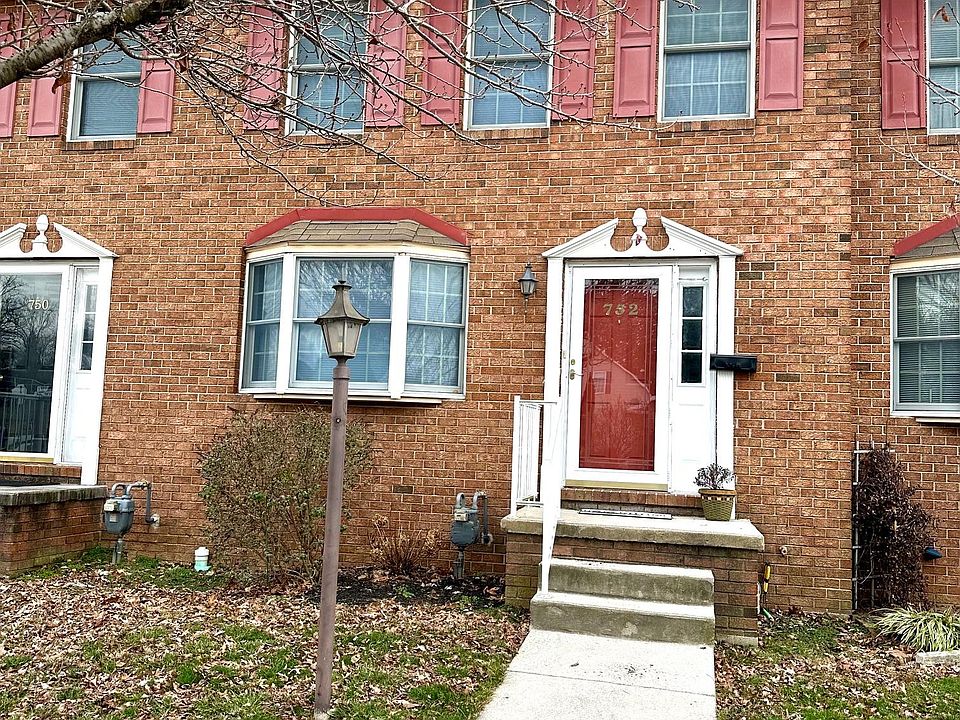 752 Eichelberger St - Front