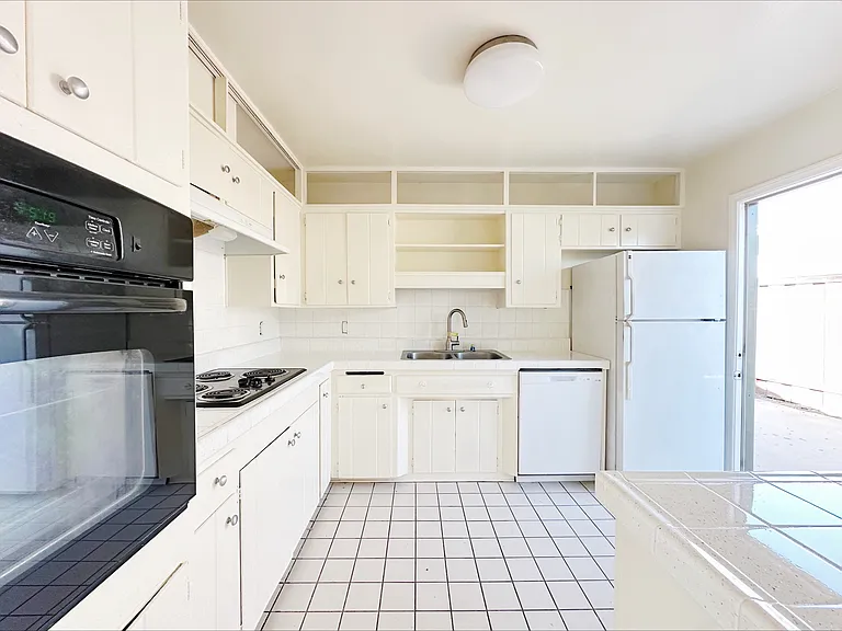 4650 Mount Longs Dr — Photo 10